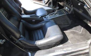 Chevrolet-corvette-1981-black-10