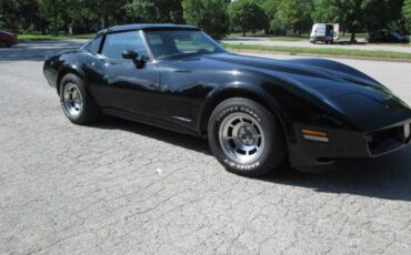 Chevrolet-corvette-1981-black-2