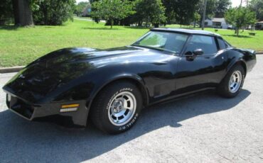 Chevrolet-corvette-1981-black
