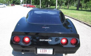 Chevrolet-corvette-1981-black-4