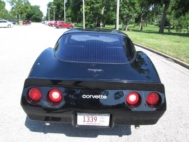 Chevrolet-corvette-1981-black-4