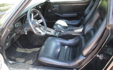 Chevrolet-corvette-1981-black-7