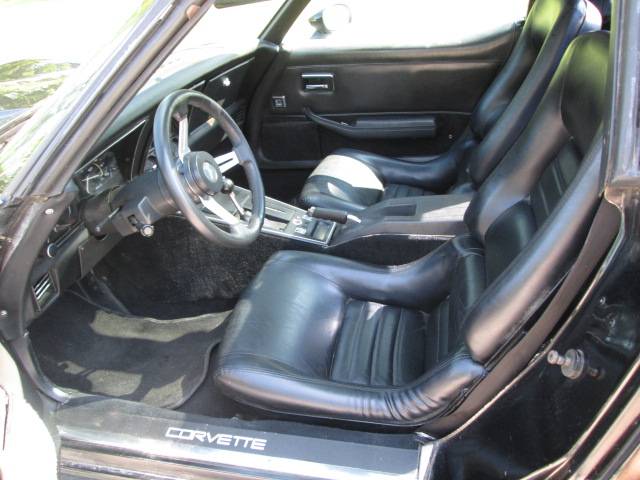 Chevrolet-corvette-1981-black-7