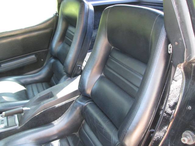 Chevrolet-corvette-1981-black-8
