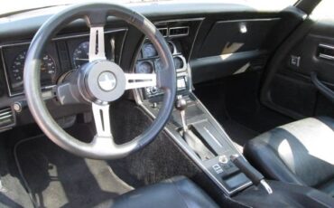 Chevrolet-corvette-1981-black-9