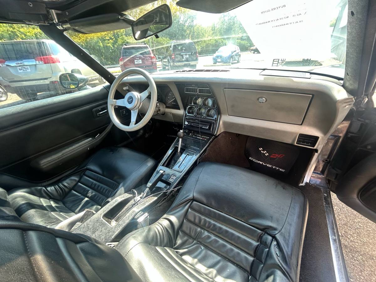 Chevrolet-corvette-1981-grey-12