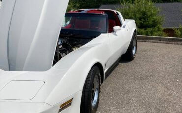 Chevrolet-corvette-1981-white