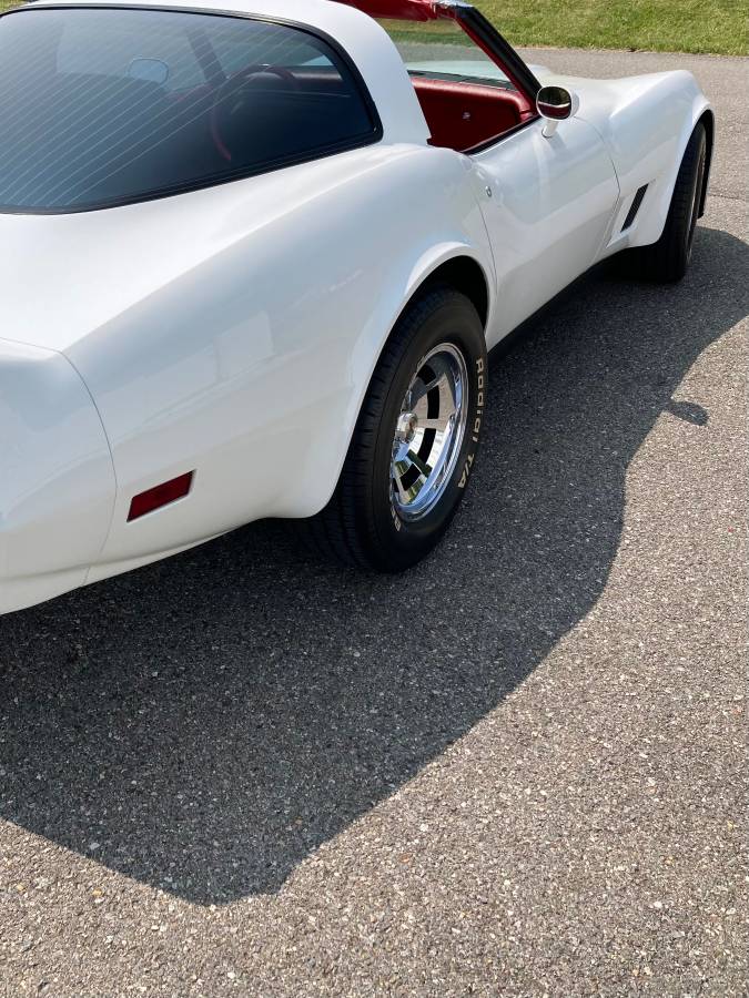 Chevrolet-corvette-1981-white-3