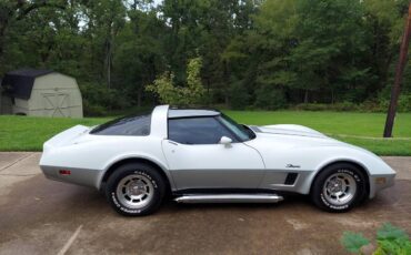 Chevrolet-corvette-1982-white-2