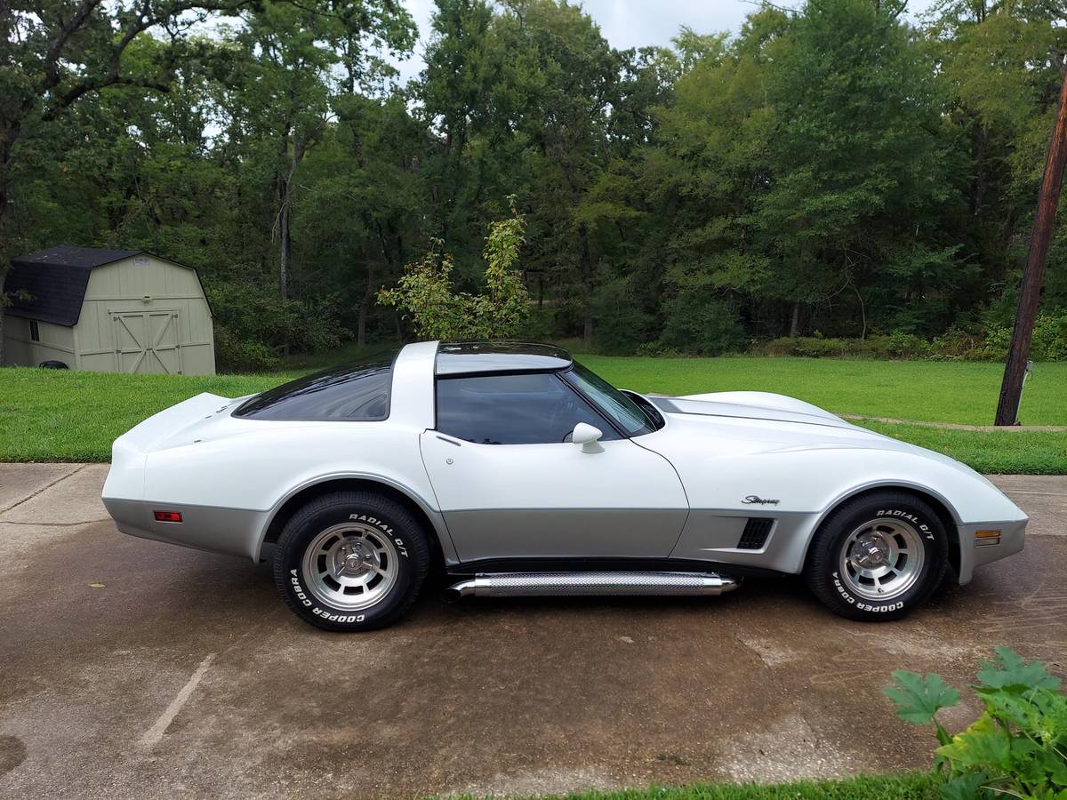 Chevrolet-corvette-1982-white-2