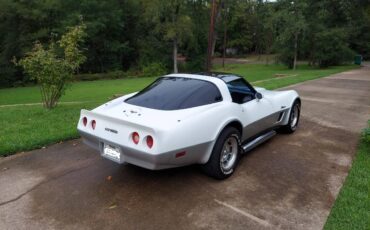 Chevrolet-corvette-1982-white-3