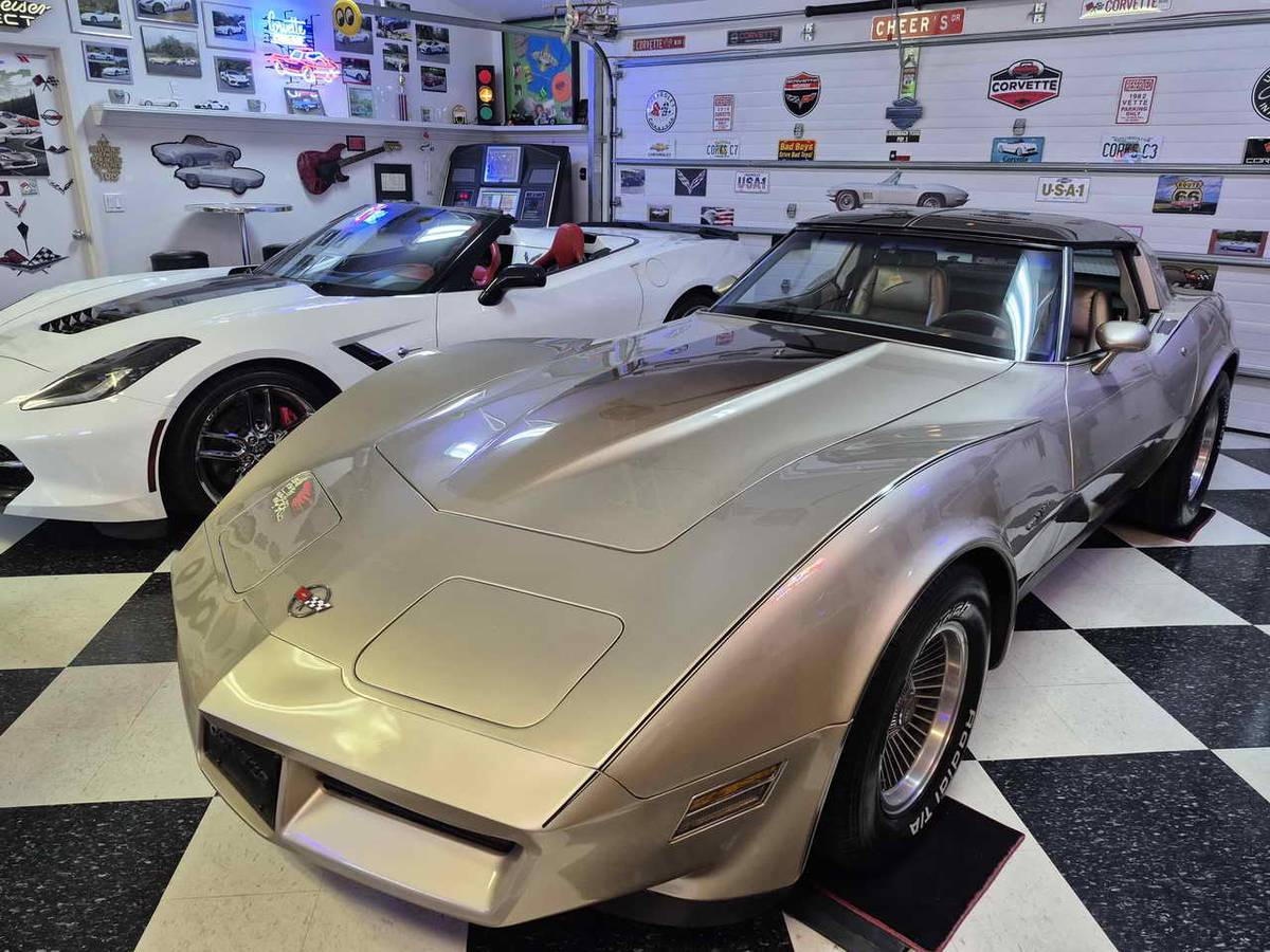 Chevrolet-corvette-1982