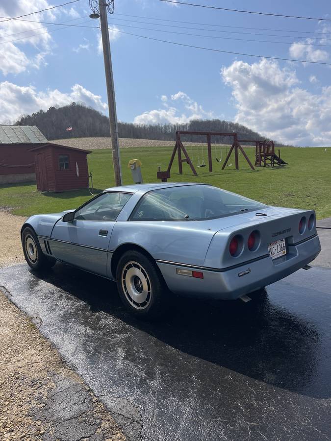 Chevrolet-corvette-1984-1