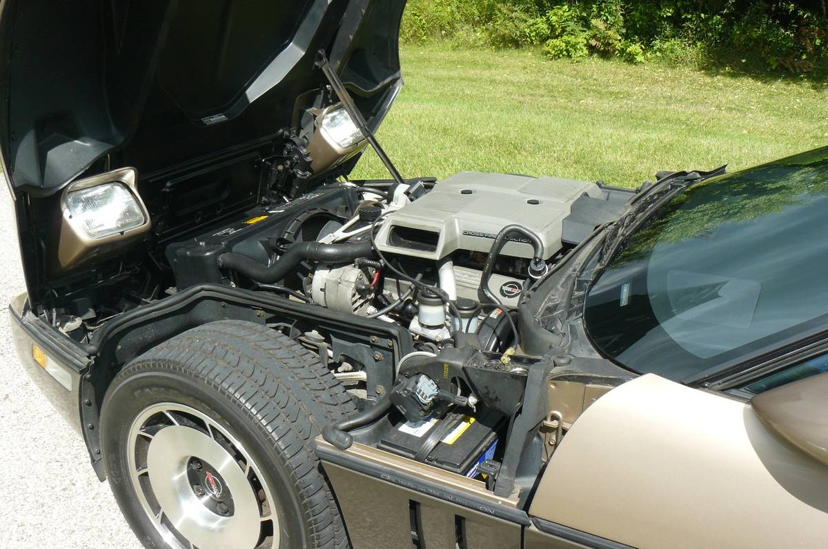 Chevrolet-corvette-1984-10