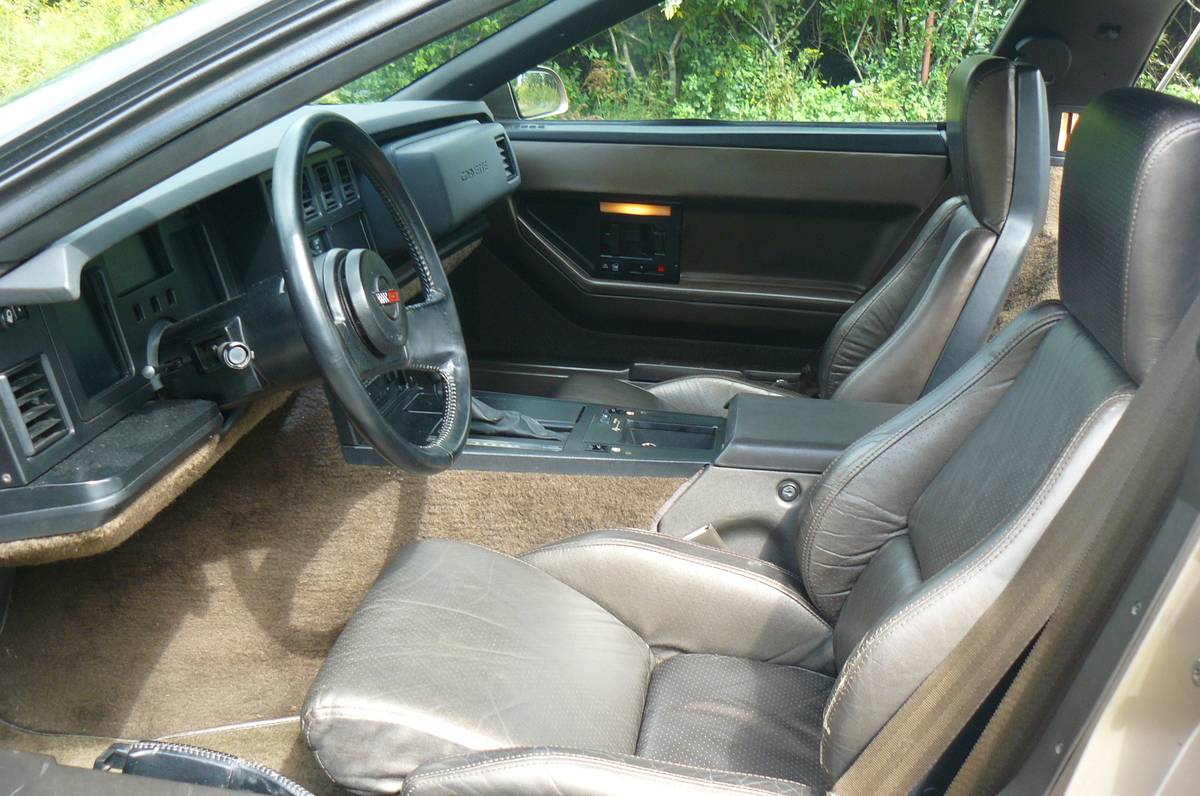 Chevrolet-corvette-1984-3