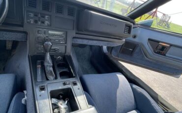 Chevrolet-corvette-1984