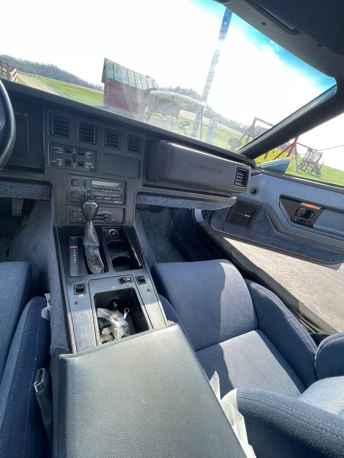 Chevrolet-corvette-1984