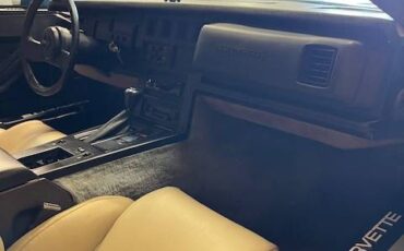 Chevrolet-corvette-1984-blue-18