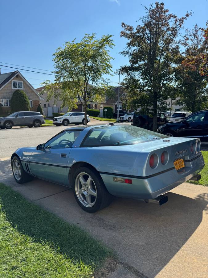 Chevrolet-corvette-1984-blue-2