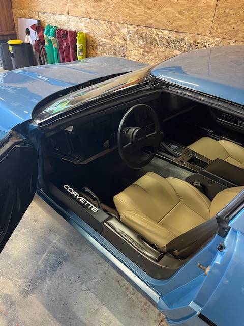 Chevrolet-corvette-1984-blue-9