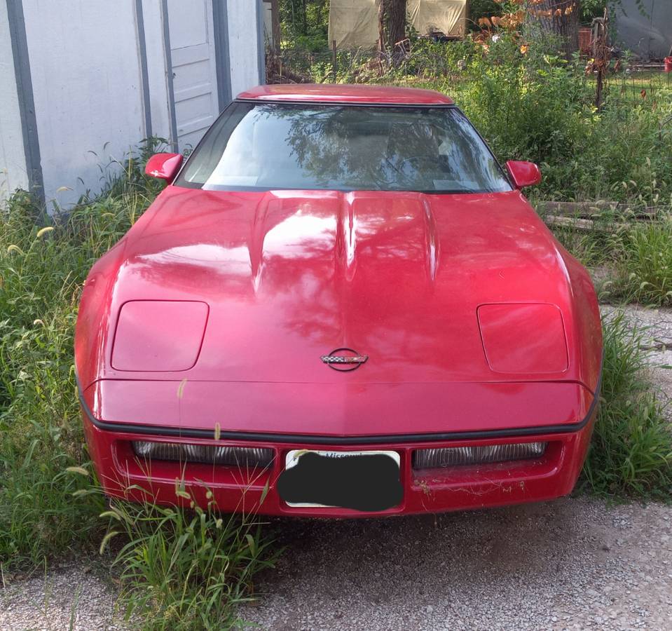 Chevrolet-corvette-1984-red-1