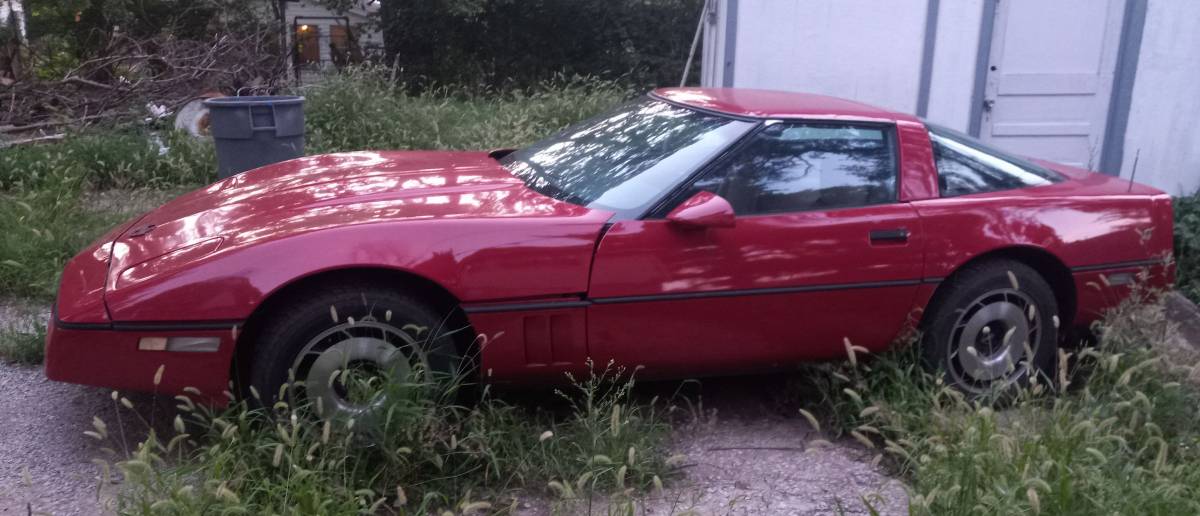 Chevrolet-corvette-1984-red-10