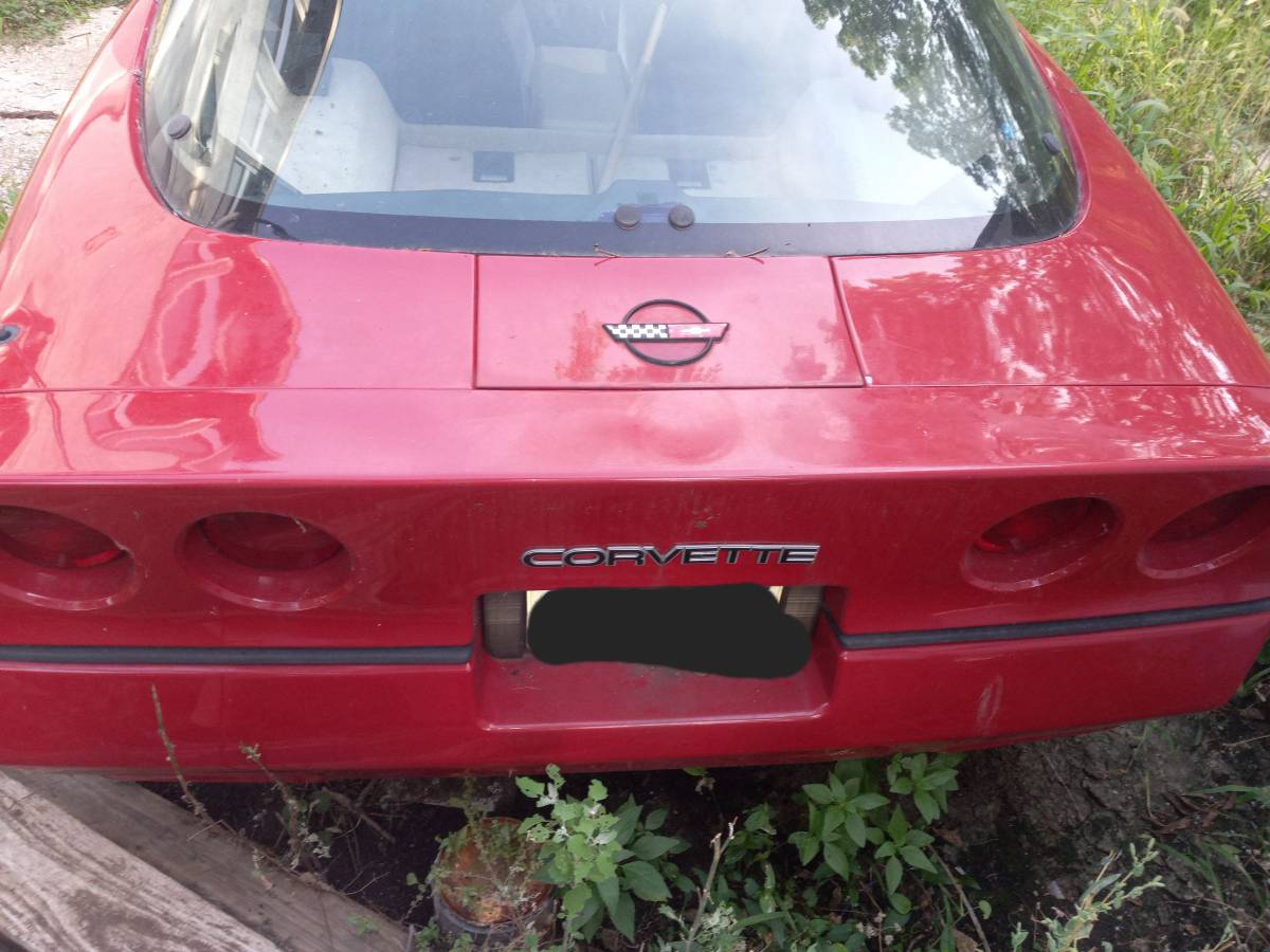 Chevrolet-corvette-1984-red-2
