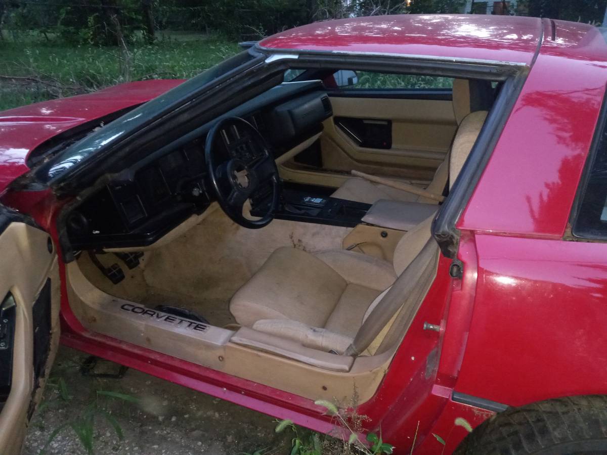 Chevrolet-corvette-1984-red-4