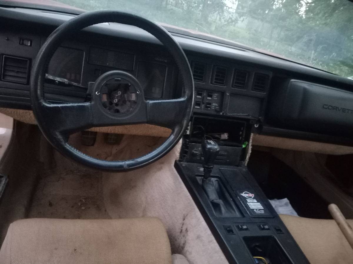 Chevrolet-corvette-1984-red-5