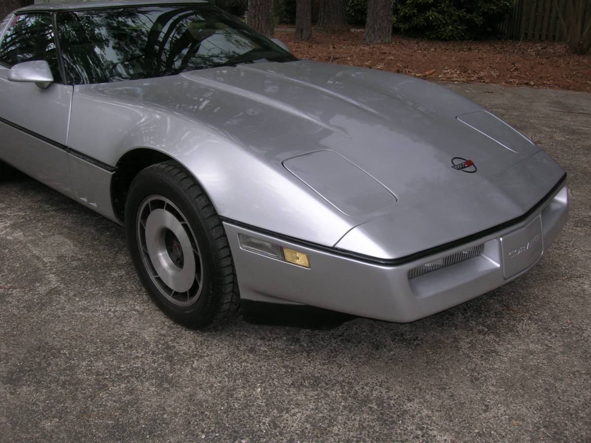 Chevrolet-corvette-1984-silver-1