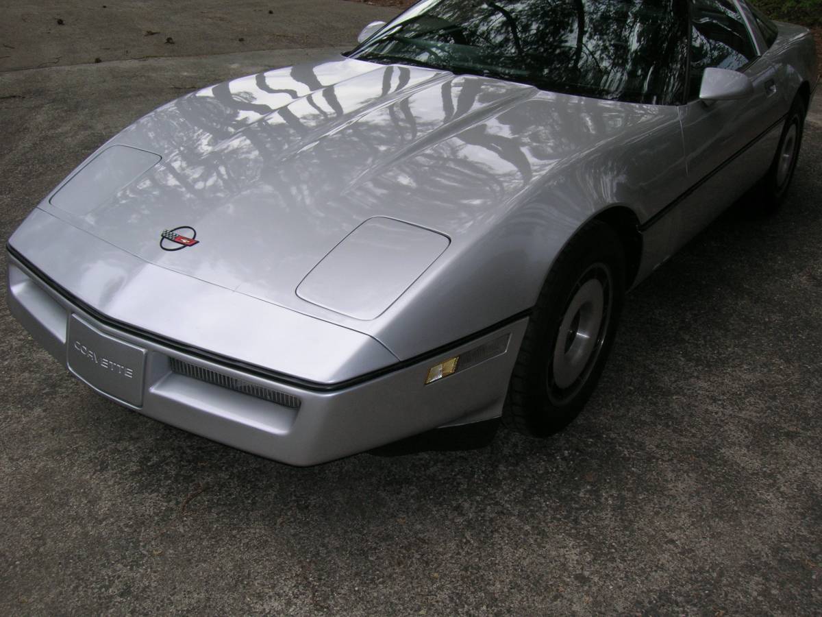 Chevrolet-corvette-1984-silver