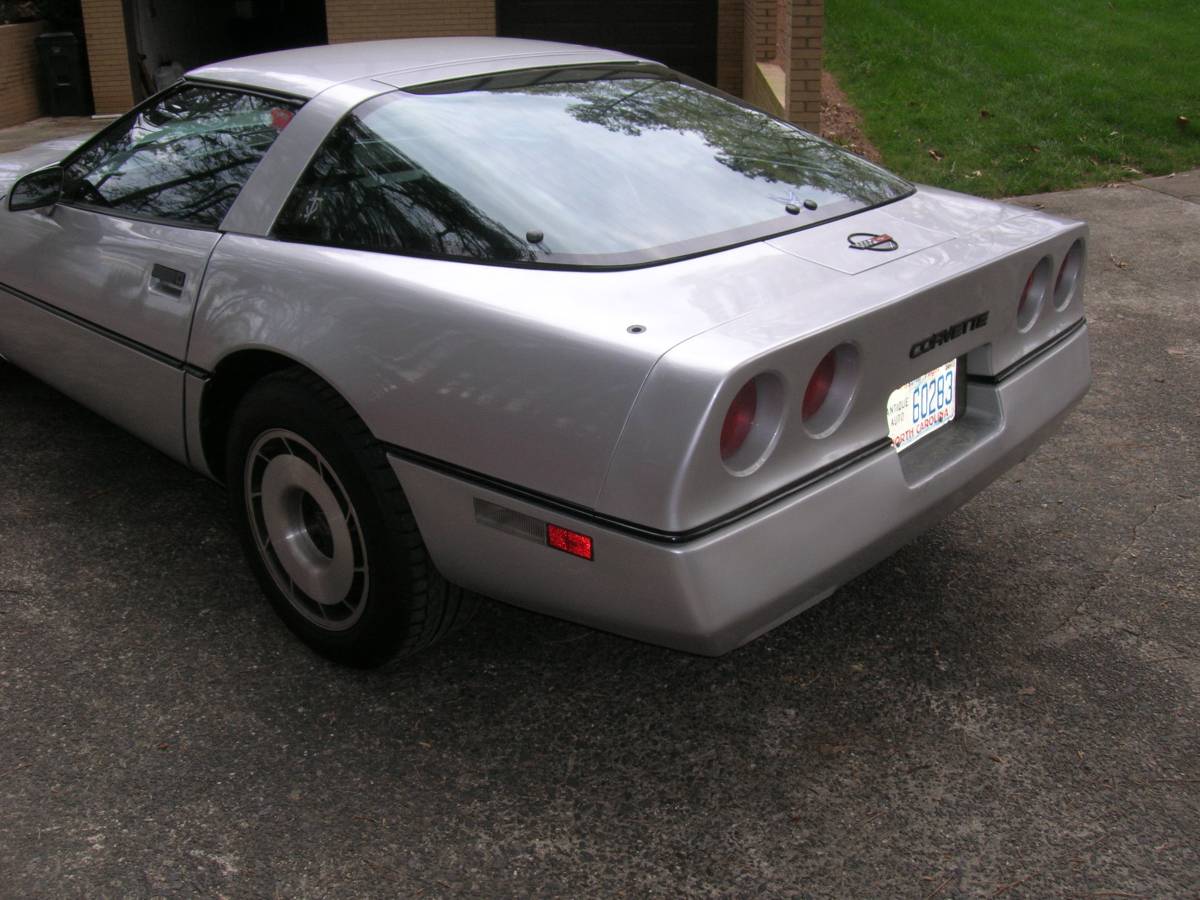 Chevrolet-corvette-1984-silver-2
