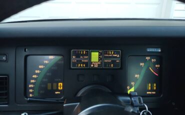 Chevrolet-corvette-1984-silver-2