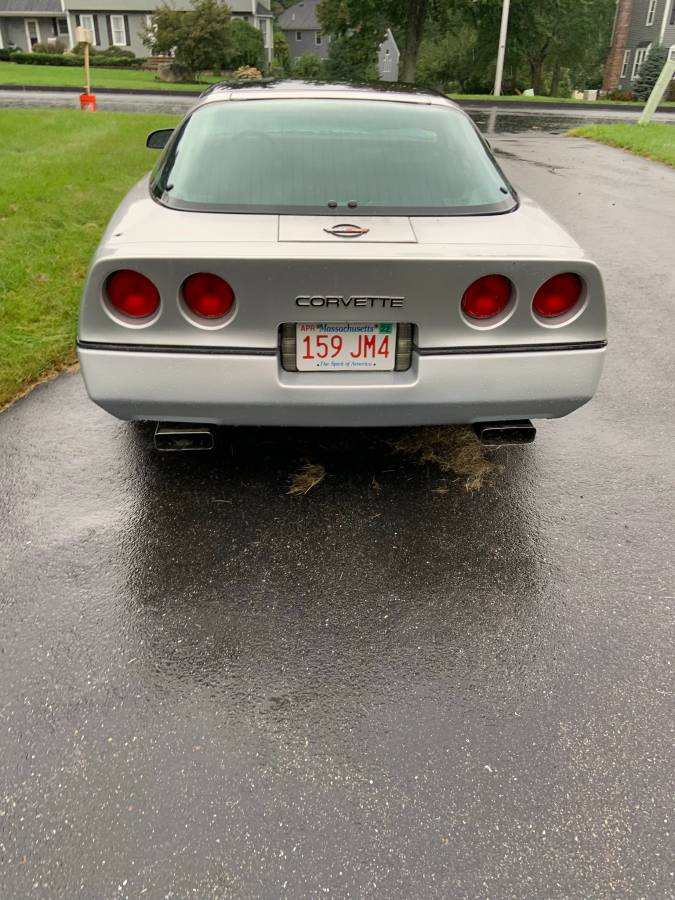 Chevrolet-corvette-1984-silver