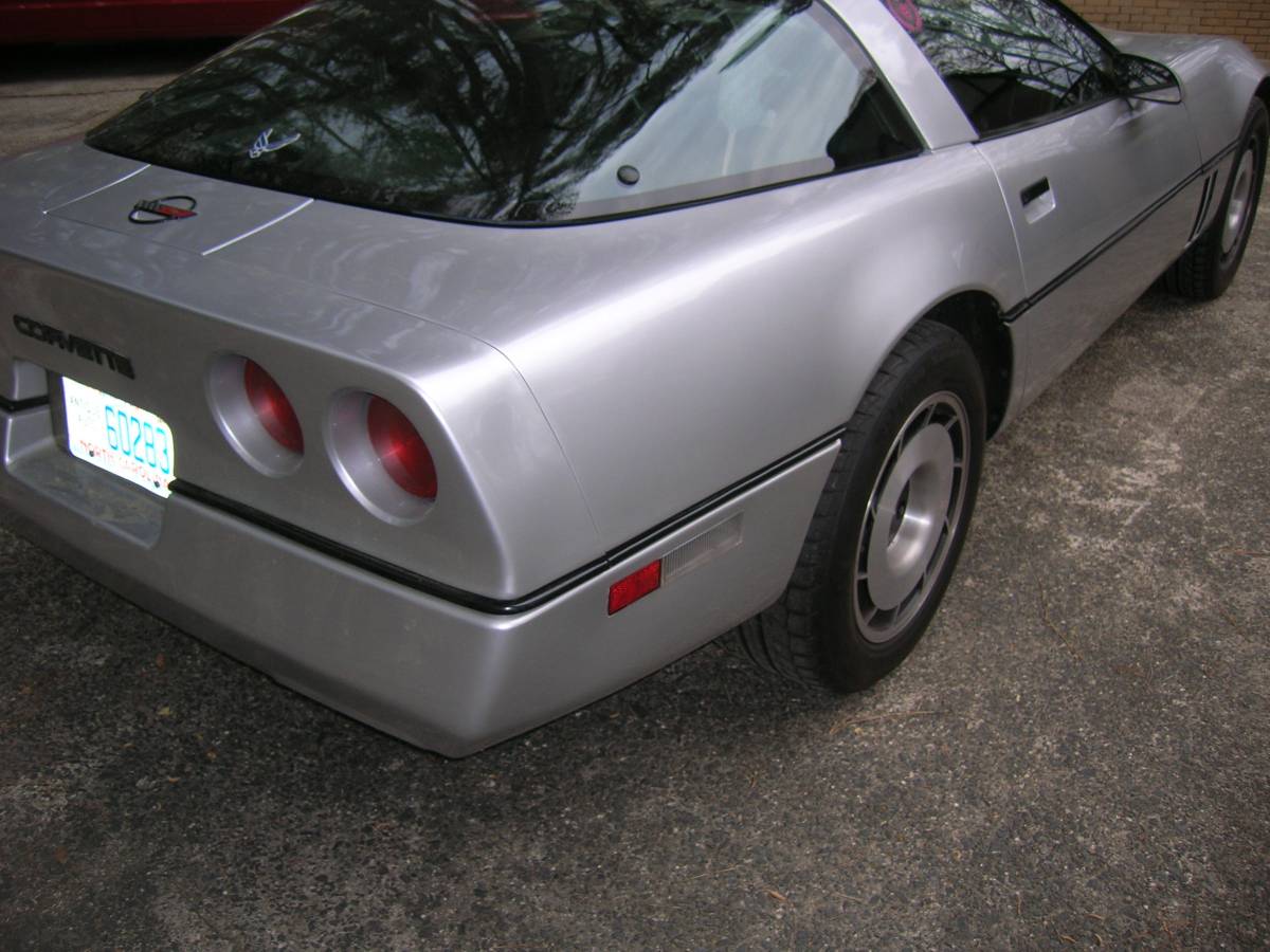 Chevrolet-corvette-1984-silver-3