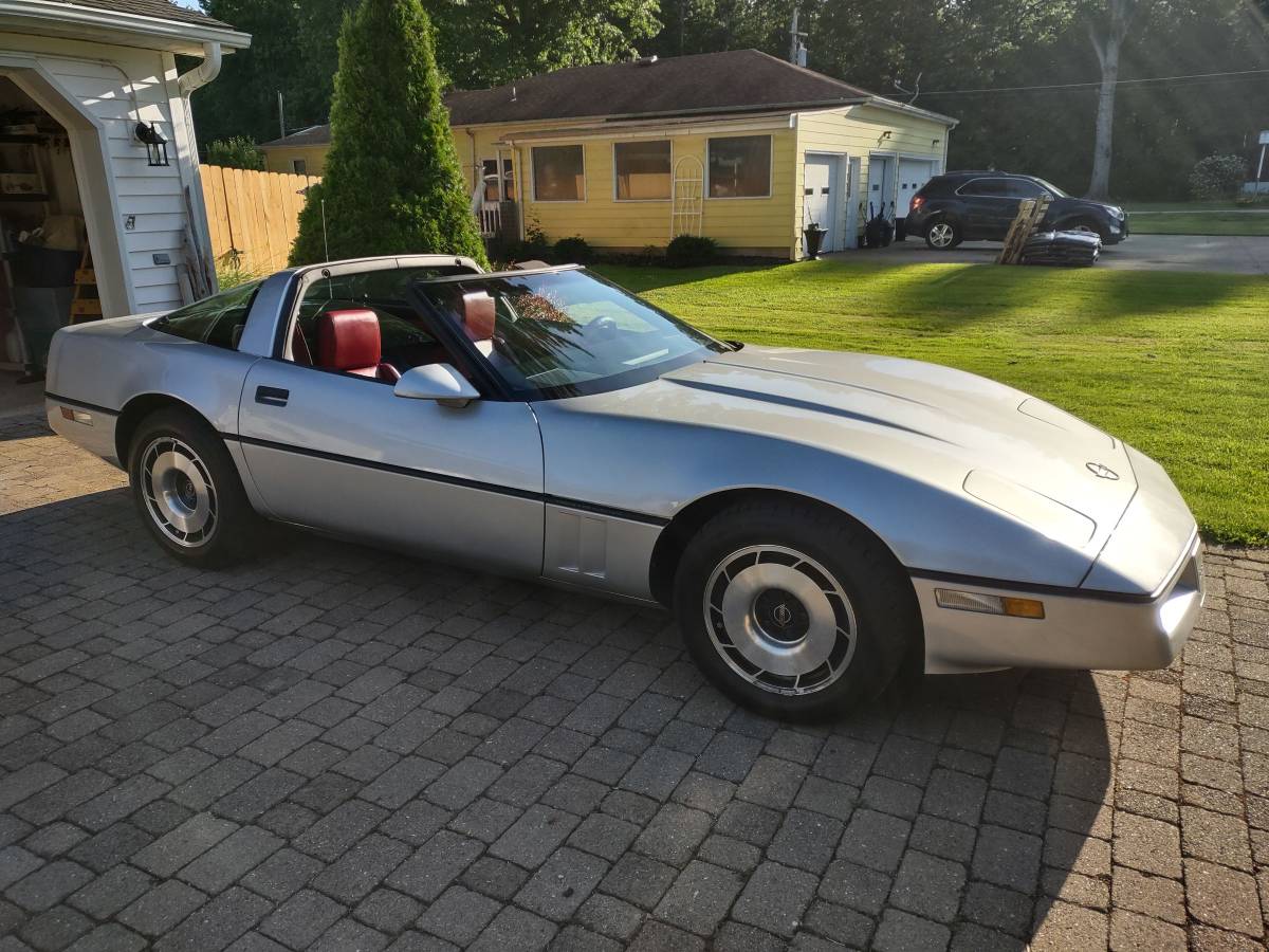 Chevrolet-corvette-1984-silver-3
