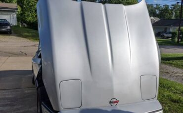 Chevrolet-corvette-1984-silver-7