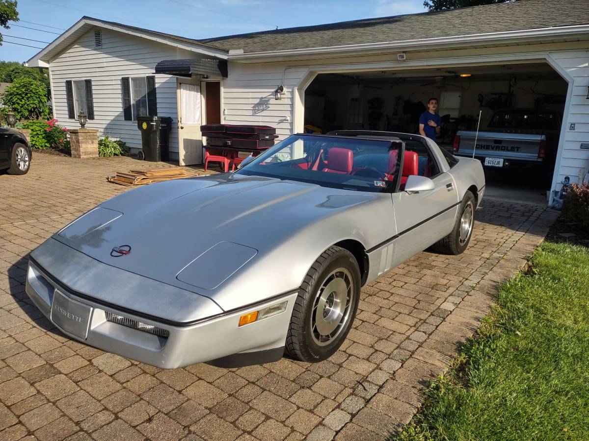 Chevrolet-corvette-1984-silver-8