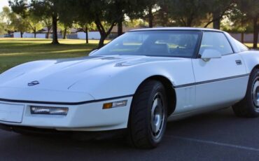 Chevrolet-corvette-1984-white-1