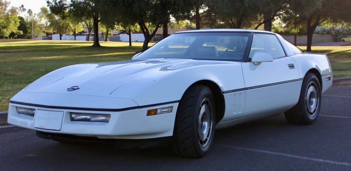 Chevrolet-corvette-1984-white-1