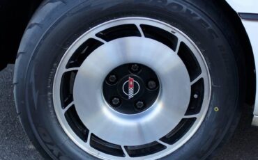Chevrolet-corvette-1984-white-15
