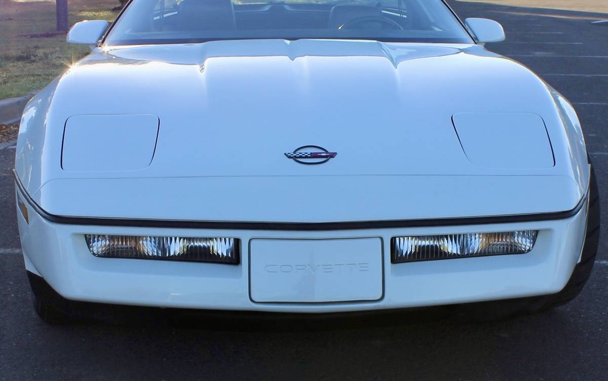 Chevrolet-corvette-1984-white-3