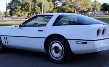 Chevrolet-corvette-1984-white-4