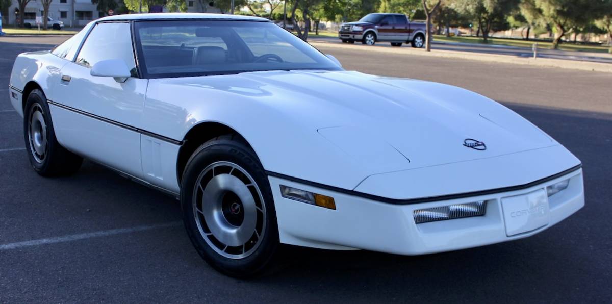 Chevrolet-corvette-1984-white-5