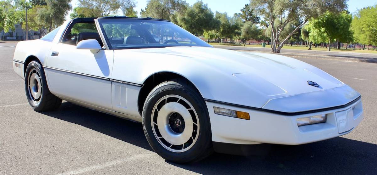 Chevrolet-corvette-1984-white-6