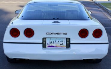 Chevrolet-corvette-1984-white-7