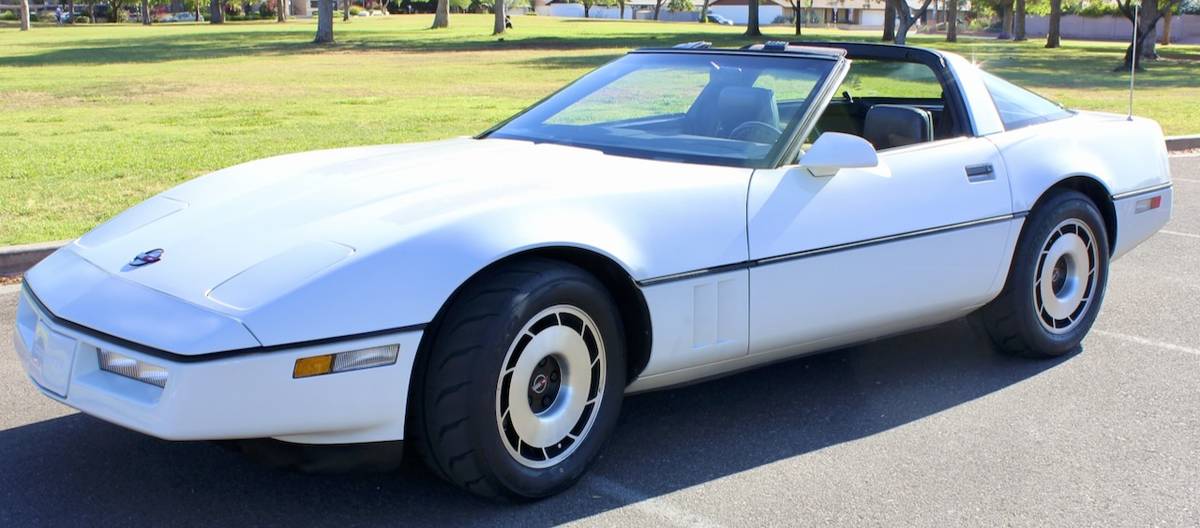Chevrolet-corvette-1984-white