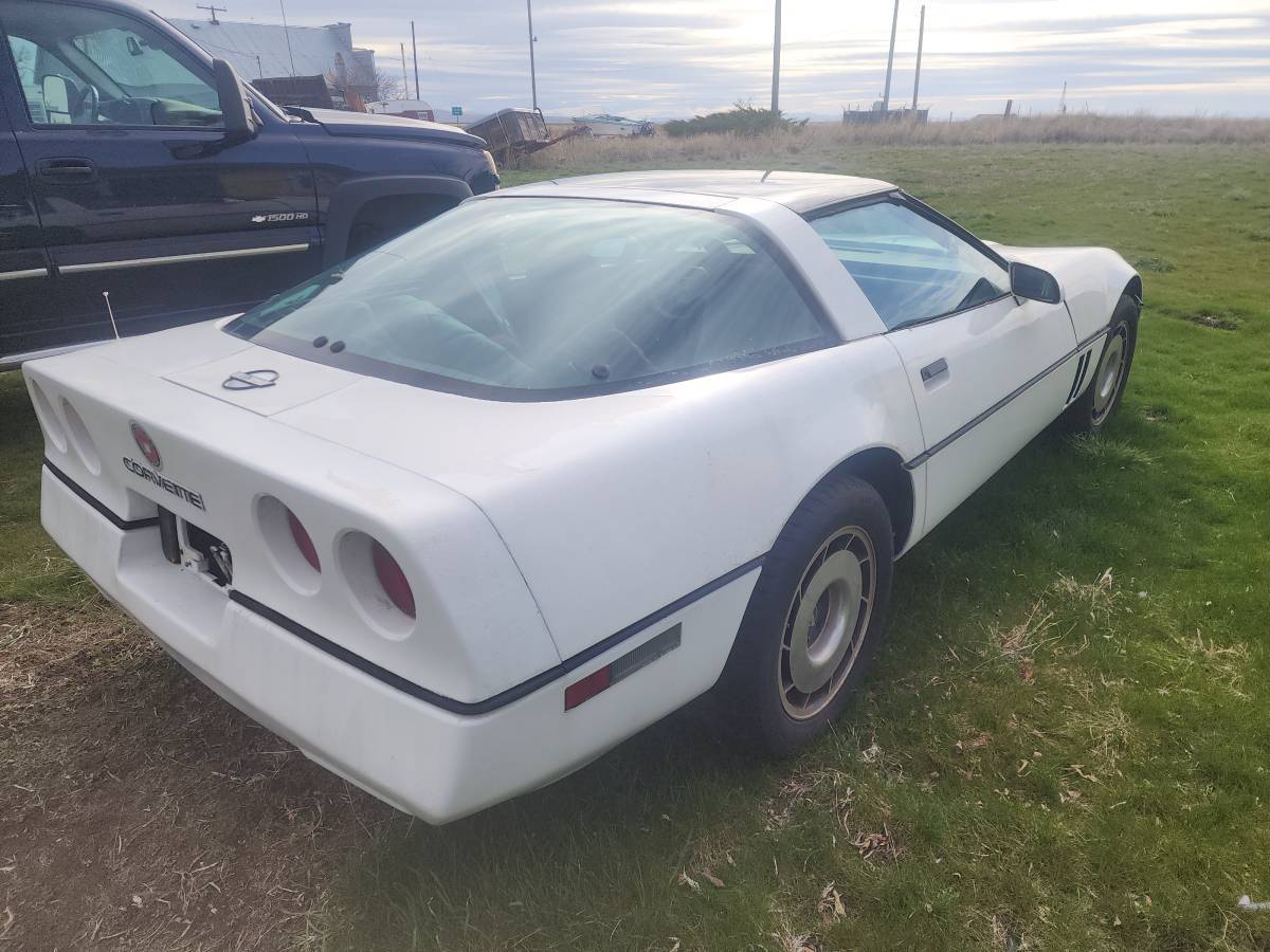 Chevrolet-corvette-1985-red-1