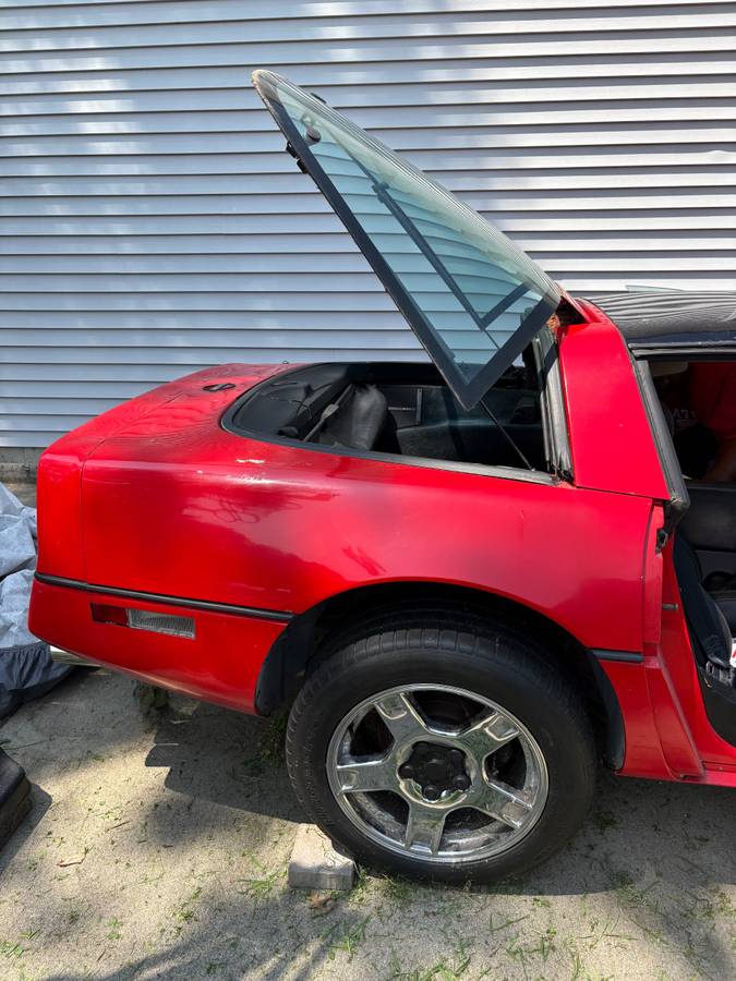 Chevrolet-corvette-1985-red-10