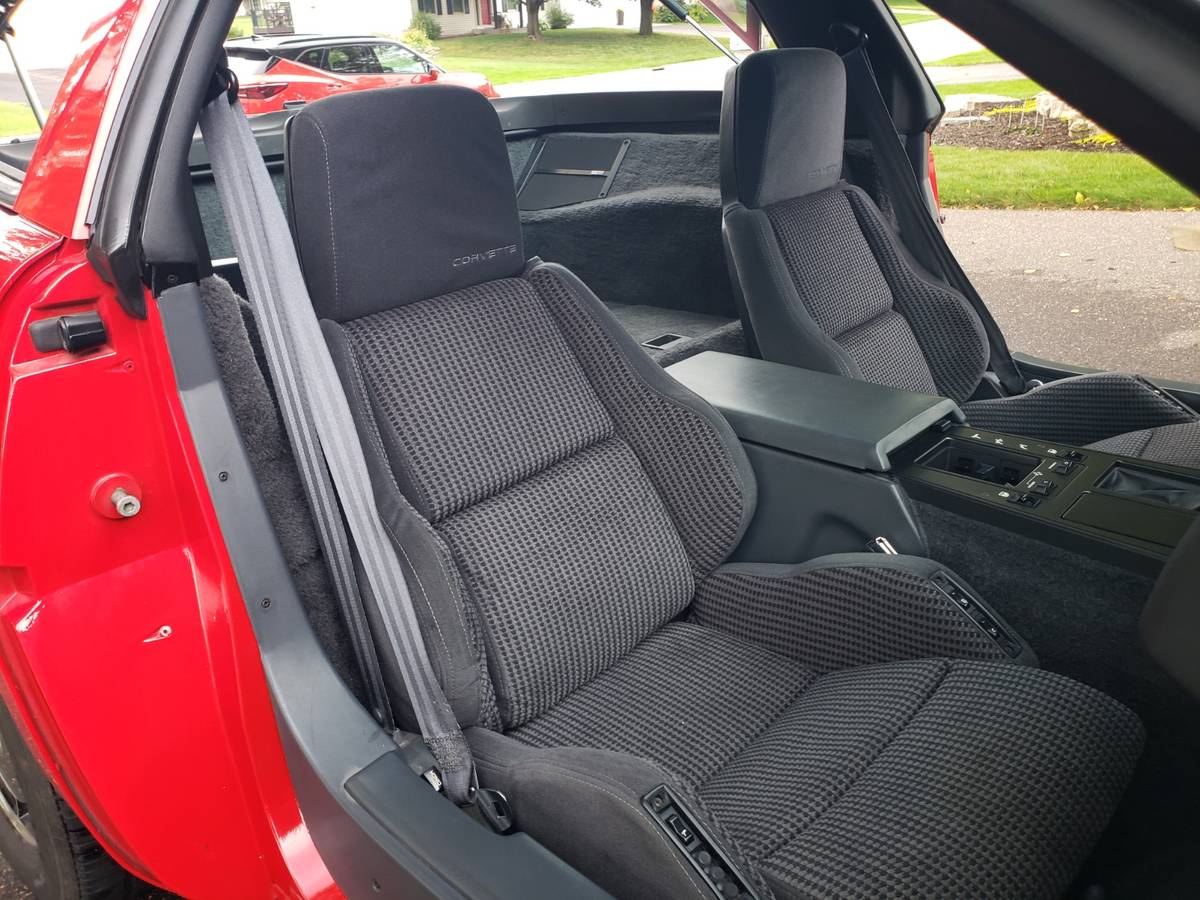 Chevrolet-corvette-1985-red-12
